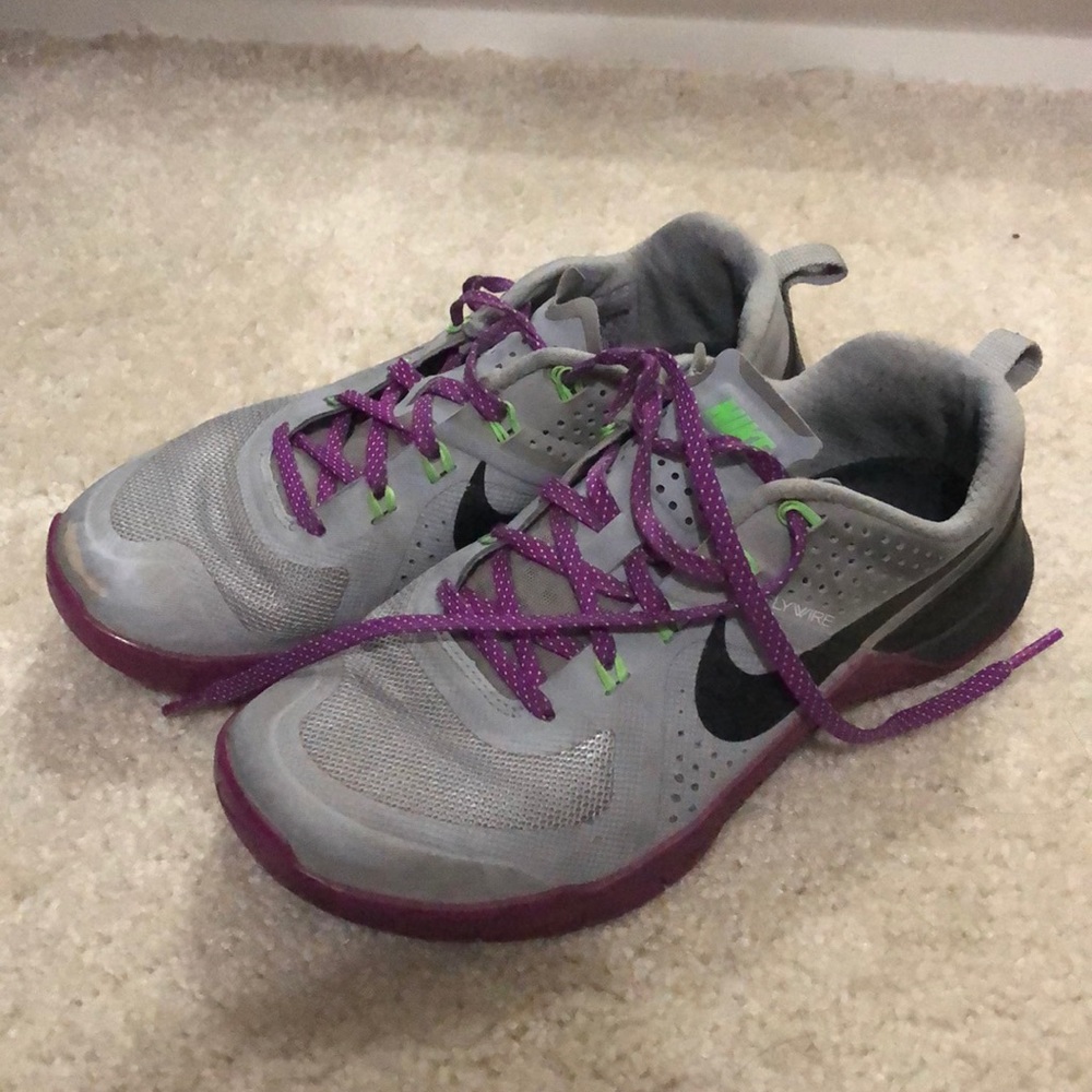 Nike met con